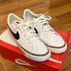 Nike White and Black Sneakers with Brown Trim